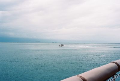 Scenic view of sea against sky
napakgraph