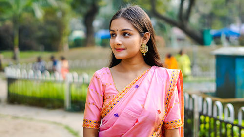 Portrait of a beautiful young woman standing outdoors