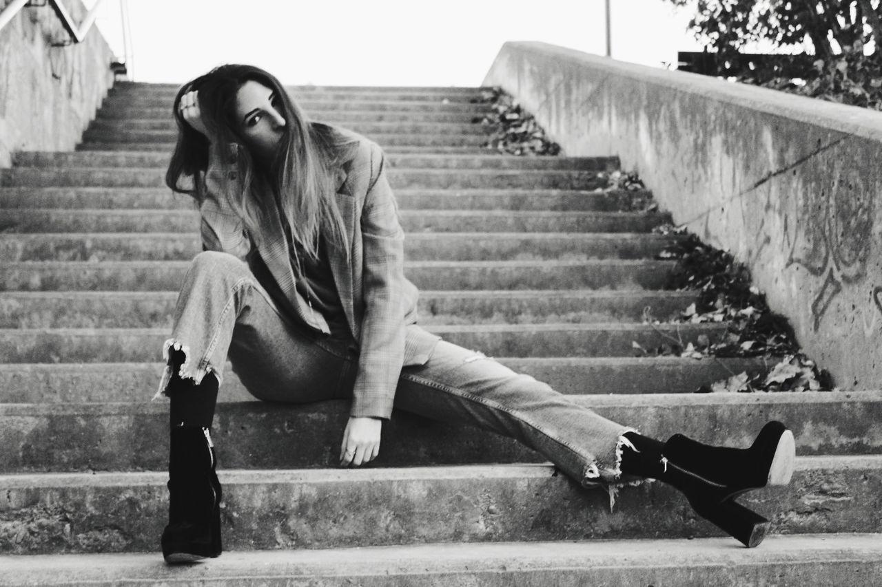 steps, staircase, one person, steps and staircases, real people, full length, depression - sadness, sitting, young adult, lifestyles, young women, outdoors, relationship difficulties, day, beautiful woman, adult, people