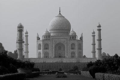 Facade of taj mahal against clear sky