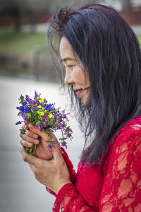 Portrait of woman holding flower bouquet