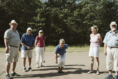 People playing pétanque