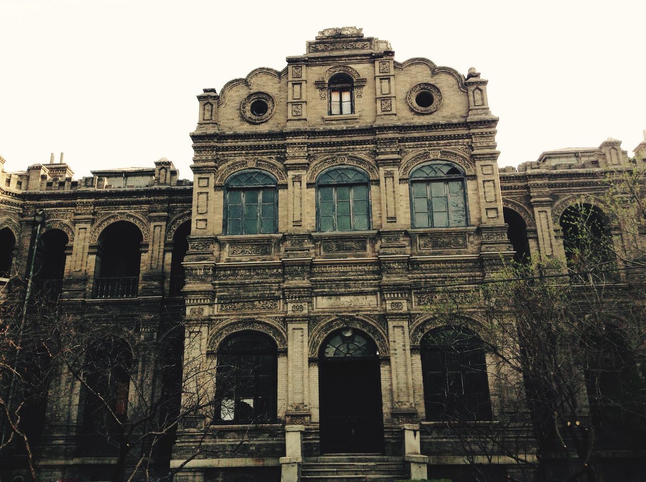 LOW ANGLE VIEW OF OLD BUILDING