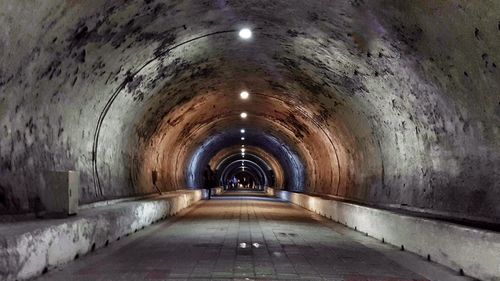 Illuminated tunnel