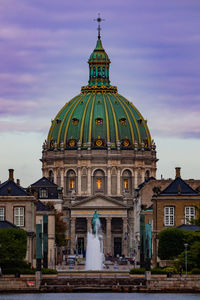 Statue of building against sky in city