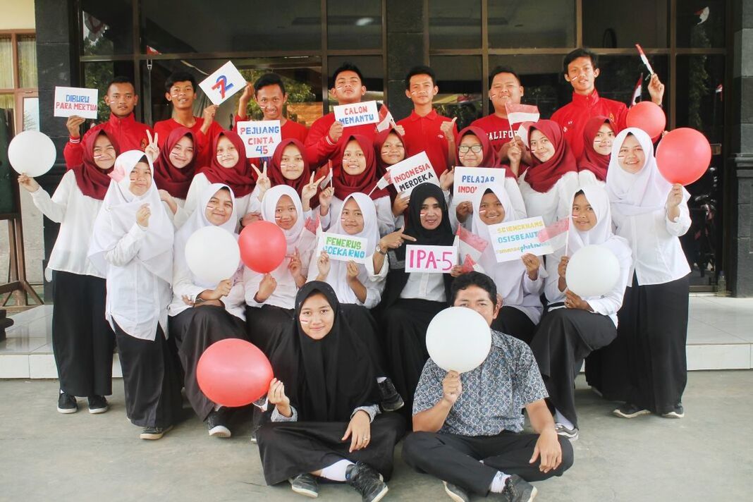 Original Picture Independence Day Of Indonesia Smiling Cheerful Large Group Of People Women Men Senior High School Indonesia_allshots Portrait Outdoors Looking At Camera EyeEm Best Shots Eye4photography  All Friends Beautiful Day So Thankful Thanksgiving Day Cool Students Day Mix Colours Red Color White Colors Black Colour MERAH PUTIH INDONESIA EyeEmNewHere