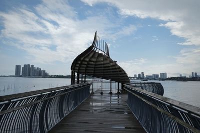 Golden gate bridge over river against sky in city