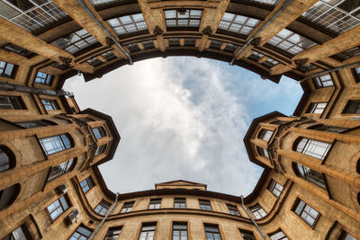Photo of symmetrical courtyard in residential house from historical center of saint petersburg