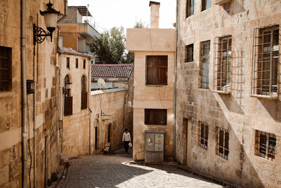 Narrow alley amidst buildings in city