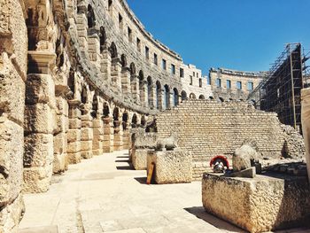 Exterior of historic roman amphitheater against clear sky 