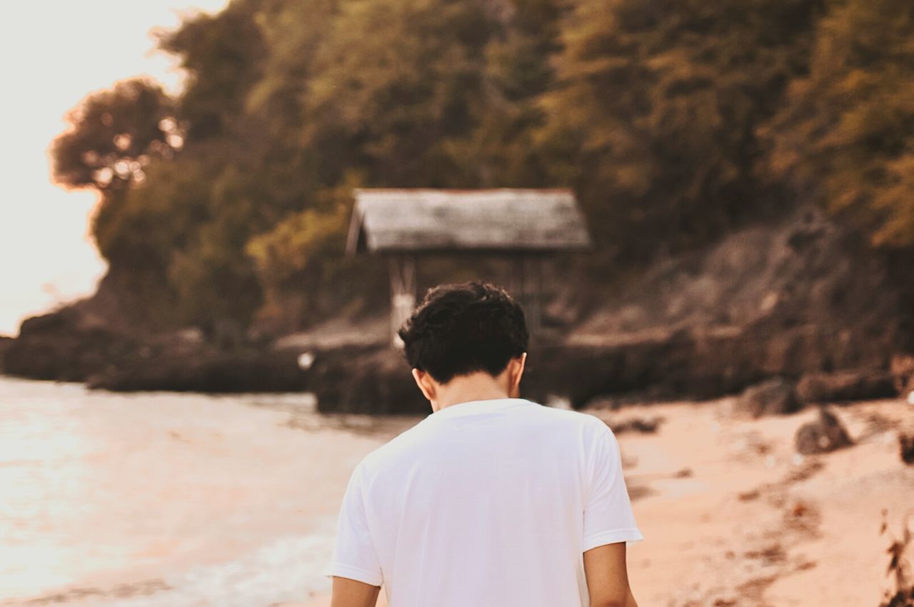 real people, rear view, one person, beach, outdoors, sand, lifestyles, leisure activity, standing, nature, sea, focus on foreground, men, boys, day, vacations, childhood, water, beauty in nature, people