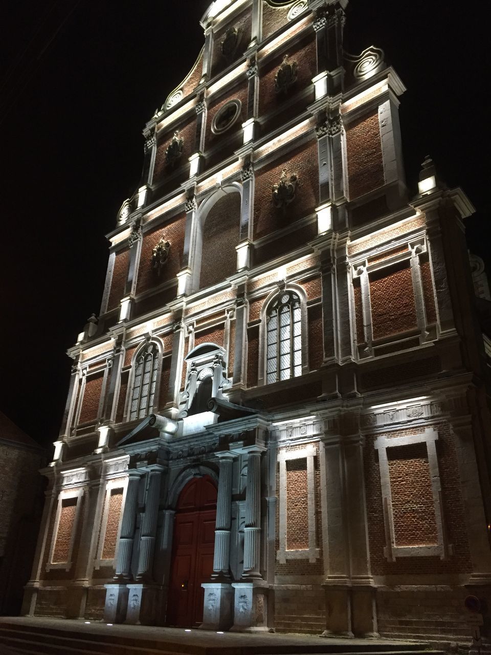 LOW ANGLE VIEW OF OLD BUILDING AT NIGHT