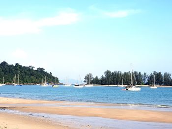 Boats sailing in sea against sky