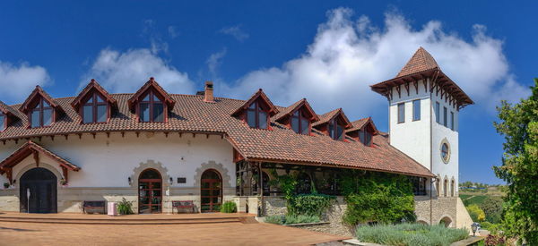 Modern winery chateau purcari in purcari village, moldova, on a sunny autumn day