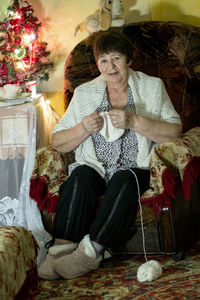 Midsection of woman sitting on table