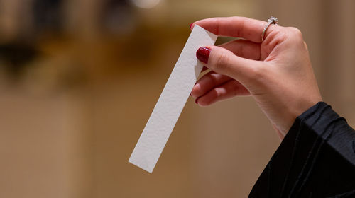 Cropped hand of man holding paper