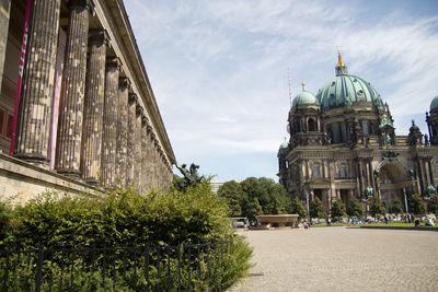 Berlin cathedral and historic building against sky