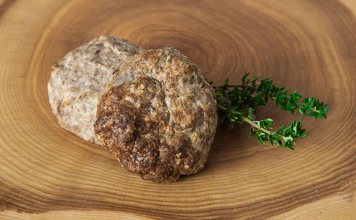 Directly above shot of bread on cutting board