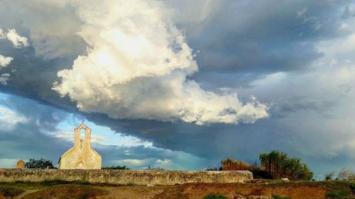 Statue against sky