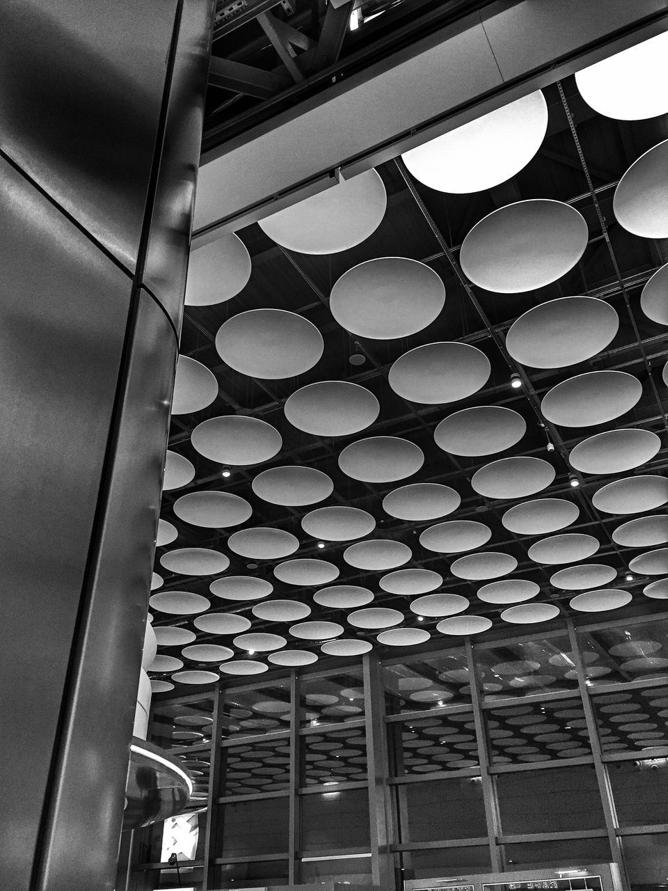 LOW ANGLE VIEW OF CEILING OF BUILDING