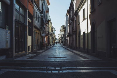 Narrow alley in city