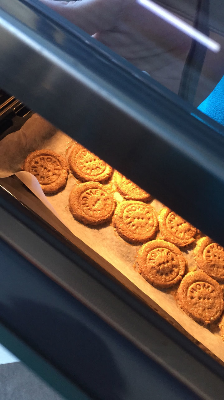 HIGH ANGLE VIEW OF COOKIES IN CONTAINER