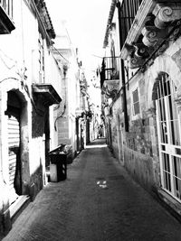 Narrow alley in city