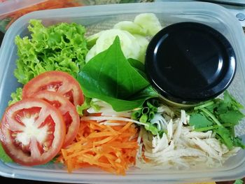 Close-up of chopped vegetables in bowl
