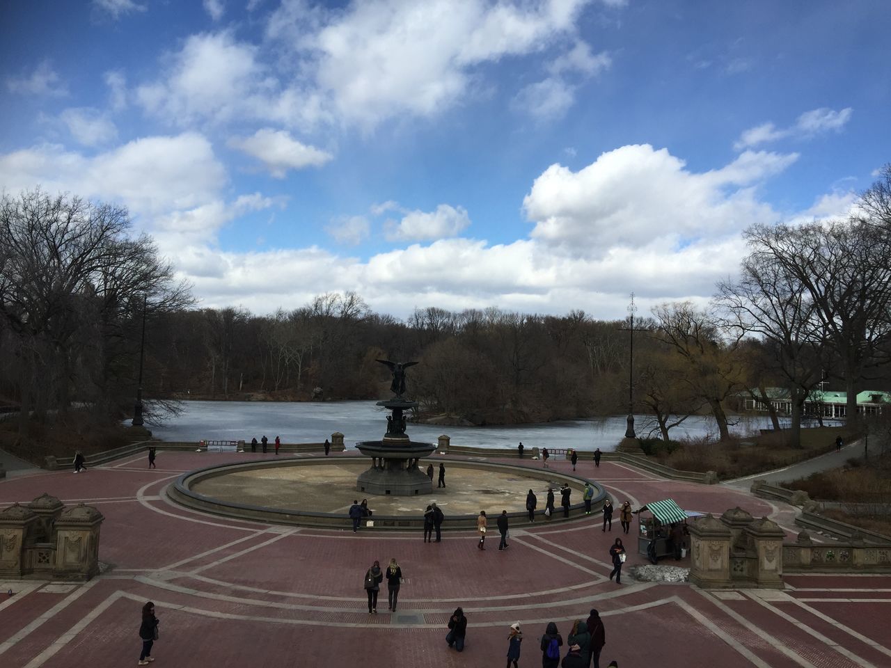 tree, sky, large group of people, cloud - sky, high angle view, built structure, road, building exterior, cloud, street, city, architecture, sunlight, day, person, lifestyles, park - man made space, leisure activity, incidental people