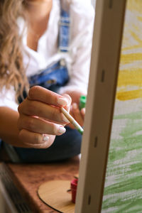 Close-up of woman hand holding cigarette