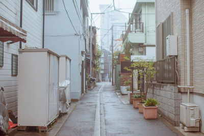 Narrow alley in city