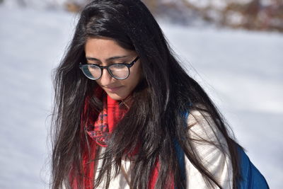 Portrait of young woman wearing eyeglasses