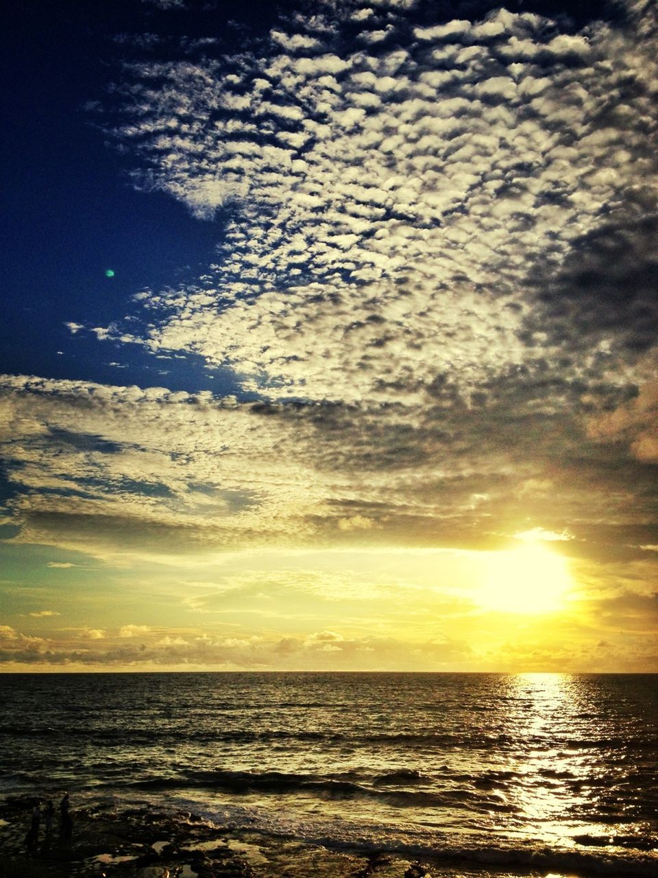 sea, water, sunset, horizon over water, scenics, tranquil scene, beauty in nature, sky, tranquility, sun, waterfront, nature, idyllic, cloud - sky, reflection, rippled, sunlight, orange color, beach, seascape