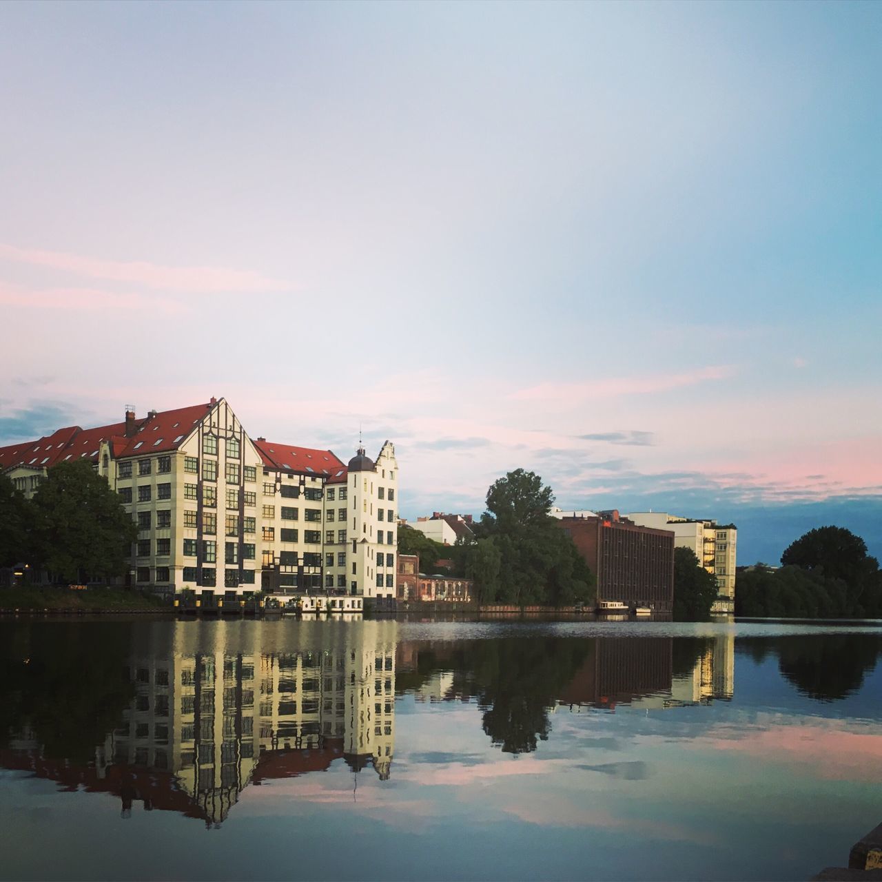 architecture, built structure, building exterior, water, sky, waterfront, residential structure, residential building, reflection, house, river, city, residential district, building, tree, lake, outdoors, cloud - sky, no people, town