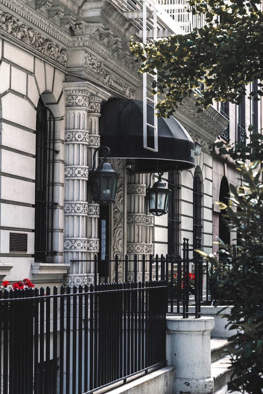 LOW ANGLE VIEW OF HISTORICAL BUILDING