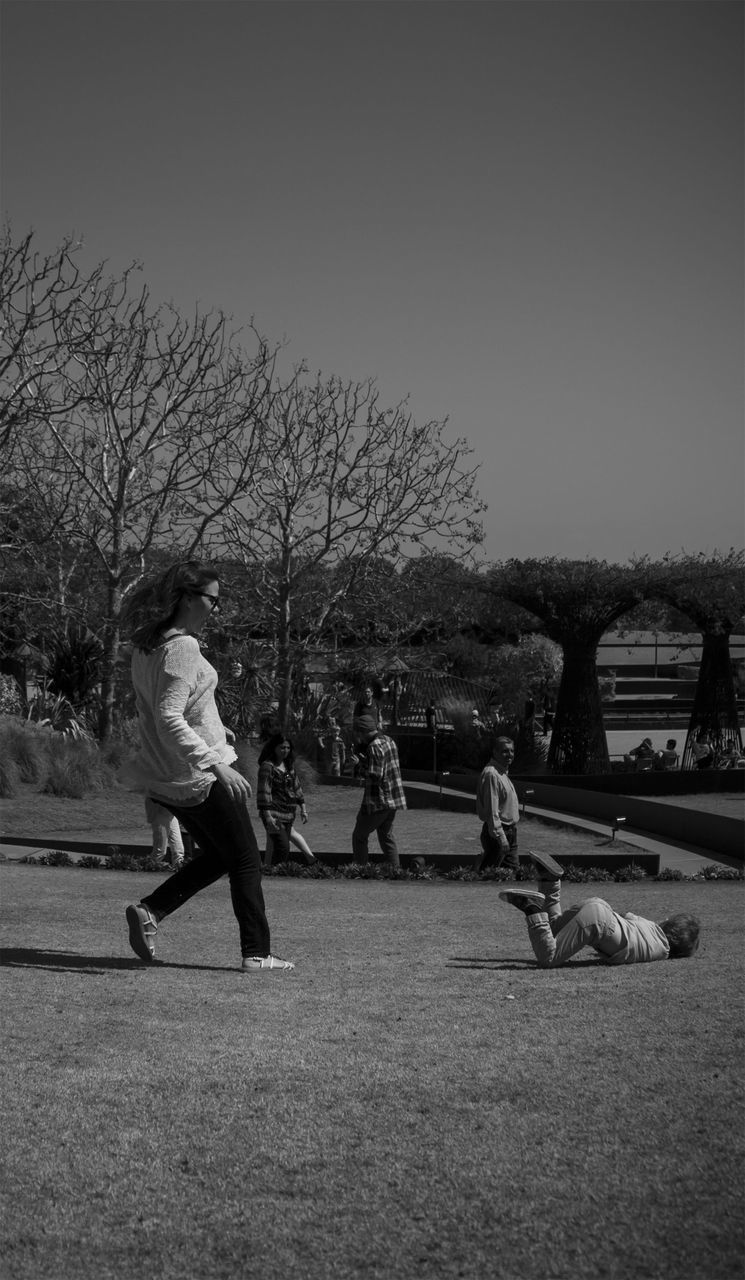 lifestyles, leisure activity, tree, full length, togetherness, childhood, casual clothing, girls, boys, park - man made space, men, elementary age, bonding, playing, person, clear sky, love, family