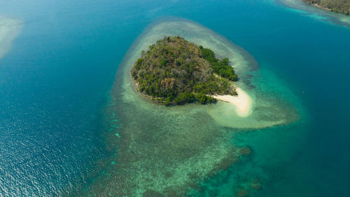 Tropical islands and blue sea. philippines, zamboanga.