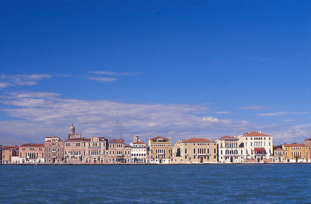 VIEW OF BUILDINGS IN CITY