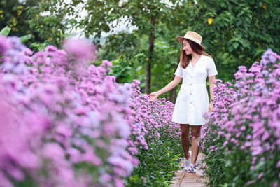 Portrait image of a beautiful young asian woman in margaret flower field