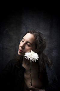 Woman in melancholic attitude with white chrysanthemum ii