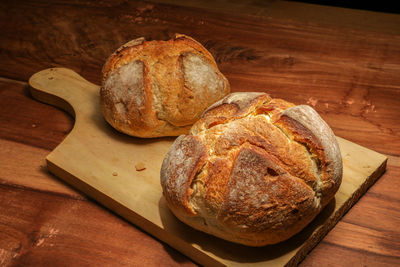 Close-up of bread on cutting board