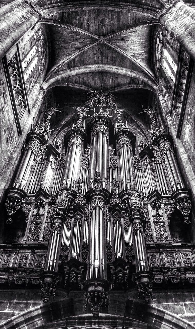 architecture, indoors, built structure, place of worship, arch, religion, spirituality, church, interior, ceiling, history, low angle view, cathedral, old, ornate, architectural column, architectural feature, famous place