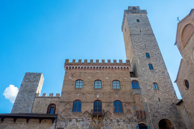 Ancient buildings on the main square of the city of san gimignano, tuscany