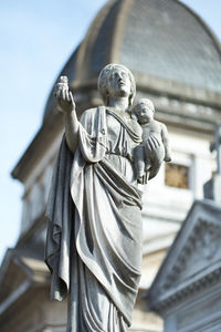 Statue in recoleta cementary