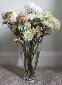 Close-up of white flowers in vase on table