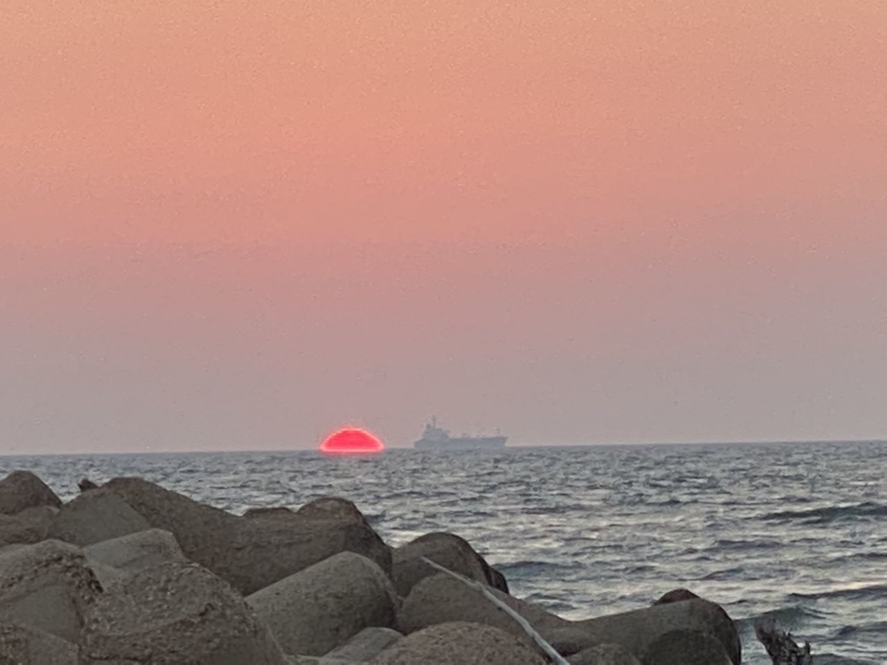 SCENIC VIEW OF SEA AGAINST SKY DURING SUNRISE