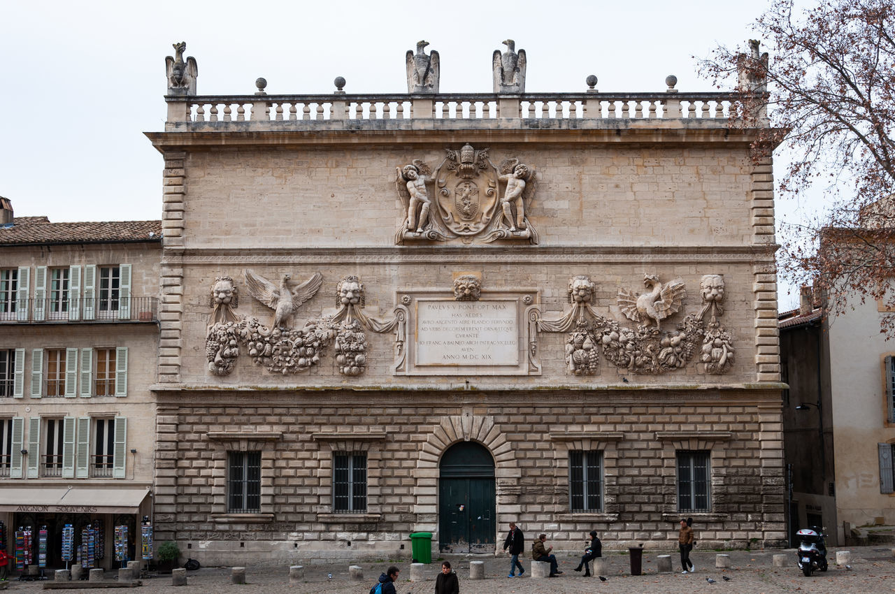 LOW ANGLE VIEW OF STATUES ON BUILDING