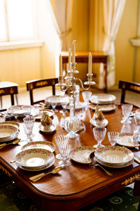 Table and chairs in glass