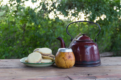 Ice cream in basket on table