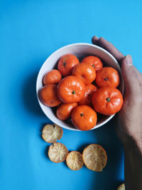 Directly above shot of oranges in bowl